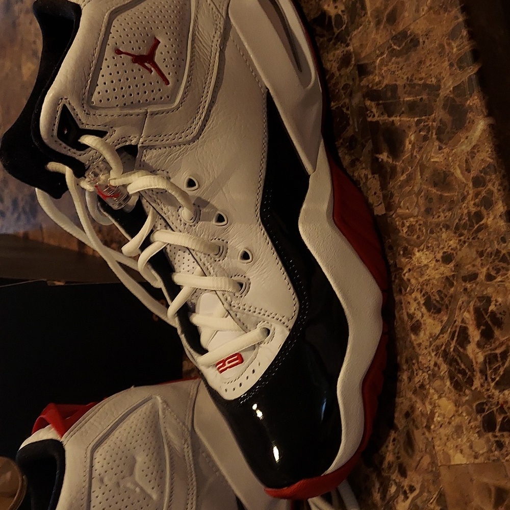 NWOT Air Jordan loyals - Picture 4 of 5